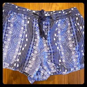 GAP elastic waist shorts size Medium